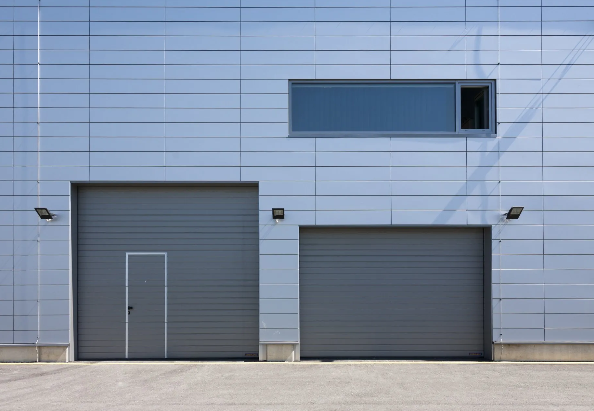 Portes de garage façade industrielle